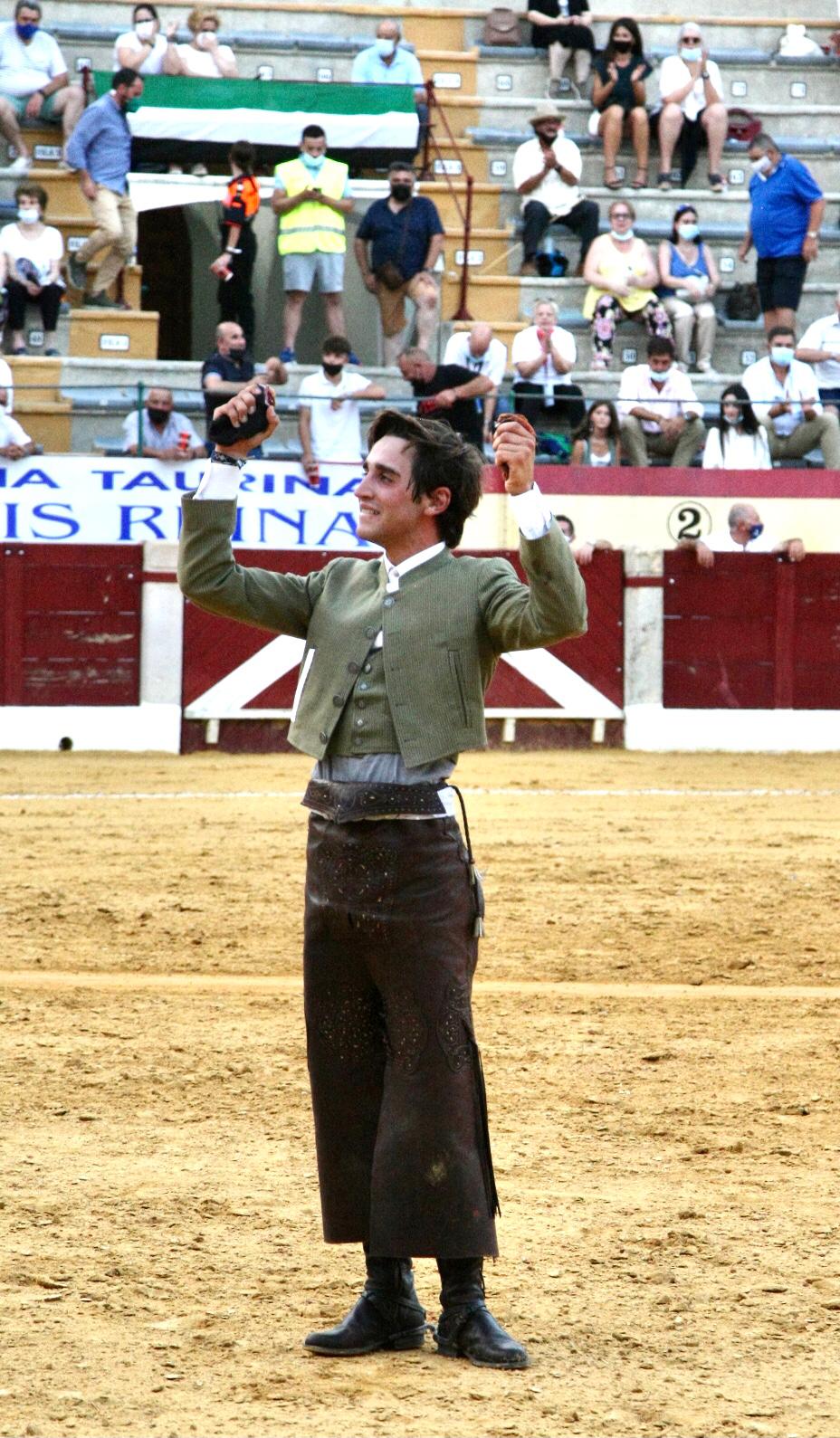 Adrián Venegas /></div></div><div class=