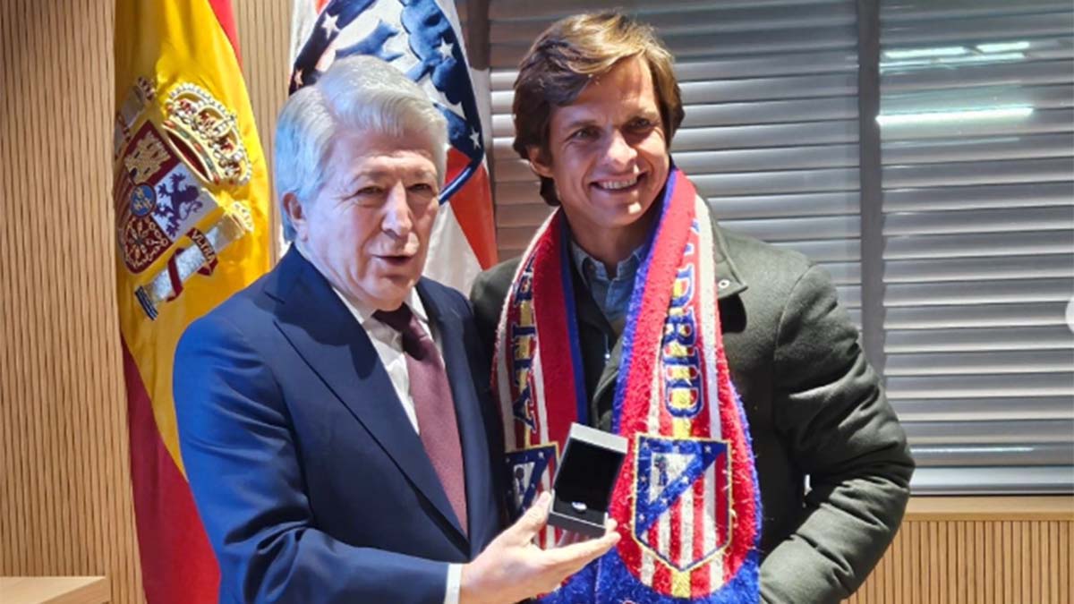 El Atlético se une al homenaje a la bandera española