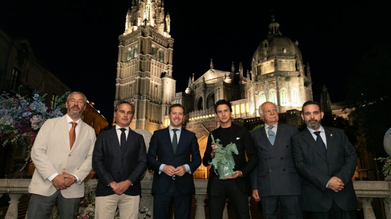 Roca Rey recibe el VI Galardón «Ciudad de Toledo» en una presentación de la Feria del Corpus de altura