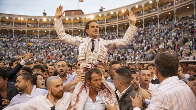 El año 2024 de Fernando Adrián: a ‘golpazo’ por tarde en los carteles de figuras