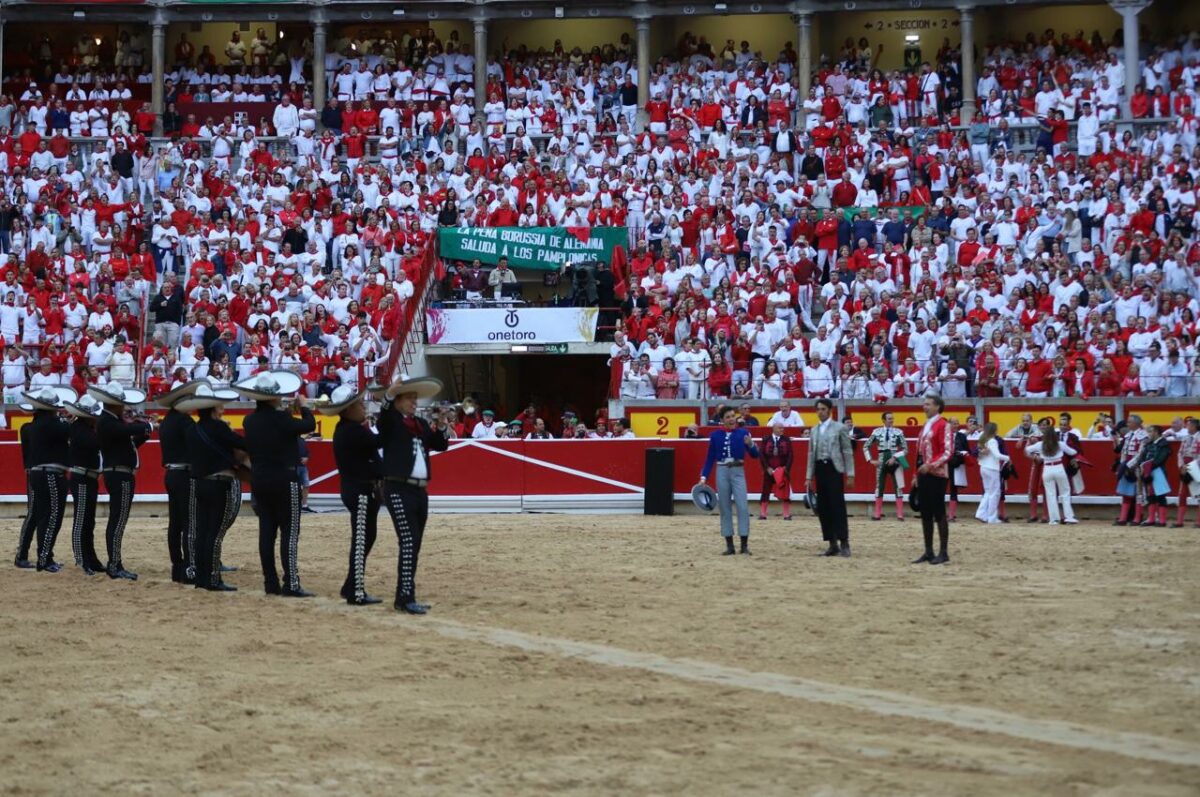 12 Mariachis Con Pablo