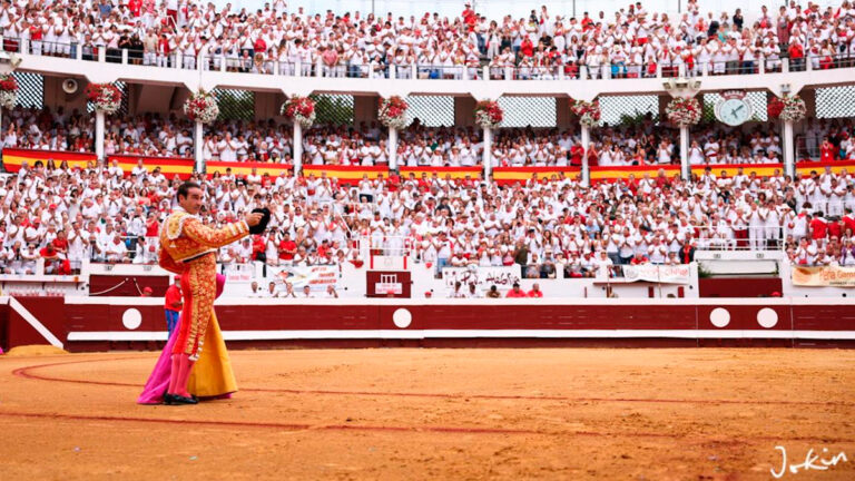 La despedida de Ponce y el tirón de Luque en las Arenas de Dax cuelgan el ‘No hay billetes’