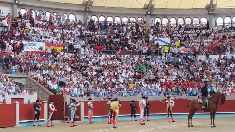 Pontevedra vuelve al esplendor de las tres tardes: doblete de Luque, ‘victorinos’ y máximas figuras