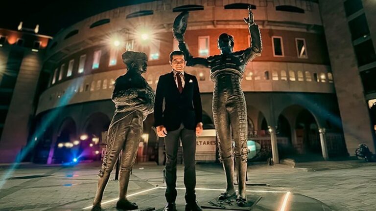 La ciudad de Aguascalientes inaugura una estatua en honor a Joselito Adame