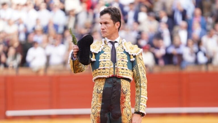 Luque golpea primero