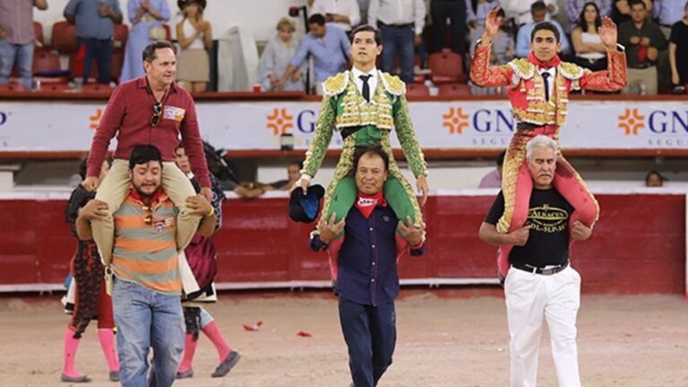 San Marcos arranca a lo grande: Luis David y Héctor Gutiérrez, a hombros y un toro indultado de Corlomé