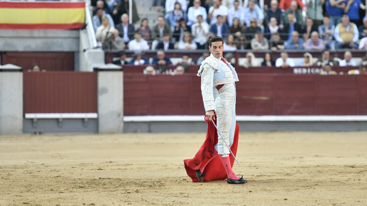 27 Fernando Adrián