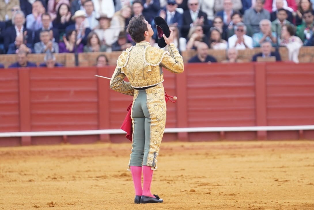 Daniel Luque, otra tarde de máximo compromiso y verdad en Sevilla en honor a su padre