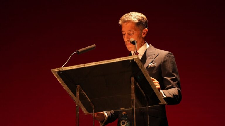 Manuel Escribano emociona en el pregón taurino de las Hogueras 2025: «No cabe en la palabra ‘gracias’ todo lo que debo a esta tierra»
