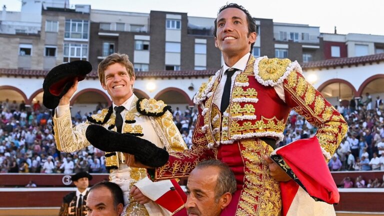 Borja Jiménez se vuelve a erigir como icono de Soria: tres orejas, a hombros con De Miranda, que sella una faena de firmeza