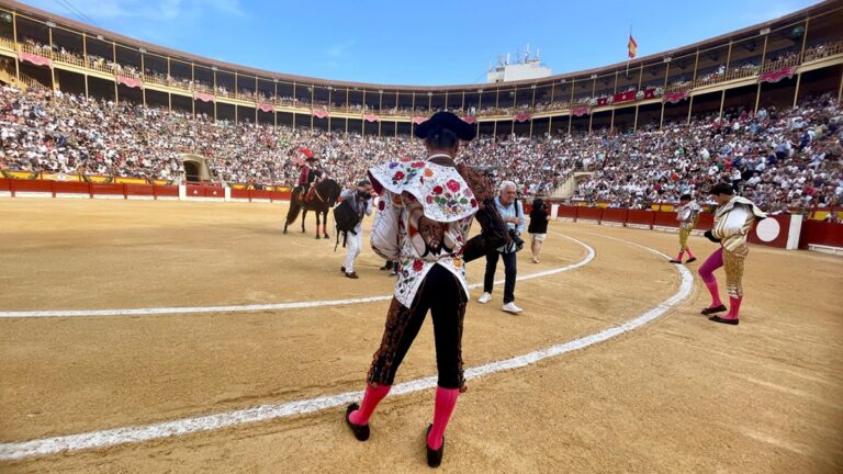 Las Hogueras de Alicante: una feria histórica en lo artístico… y de récord absoluto en su reclamo