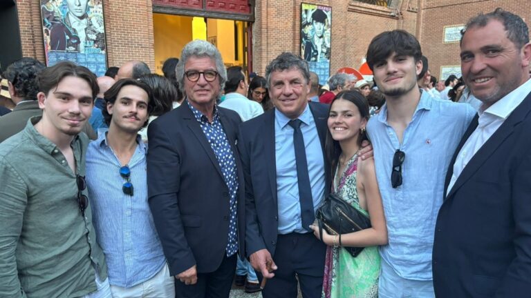 Béziers pone en marcha su juventud taurina con tres padrinos de lujo