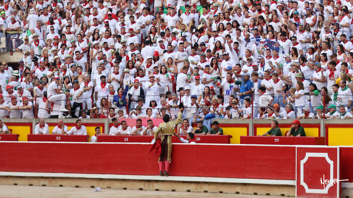 Colombo Brinda A Las Peñas