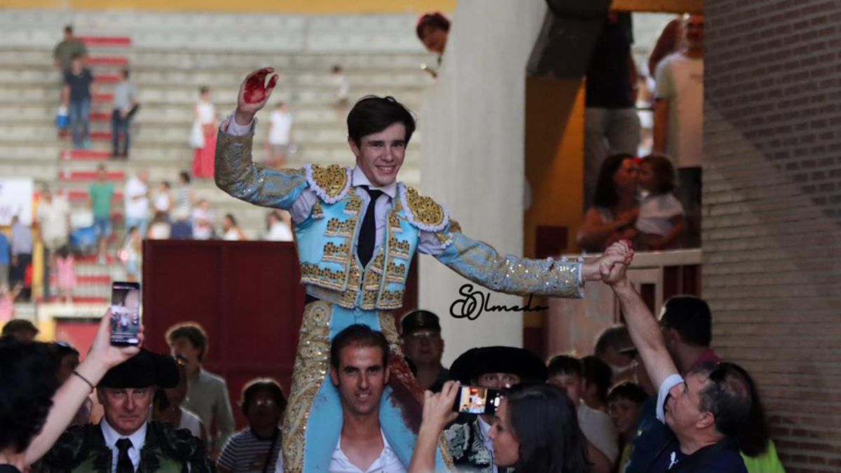 Mario Vilau En Hombros