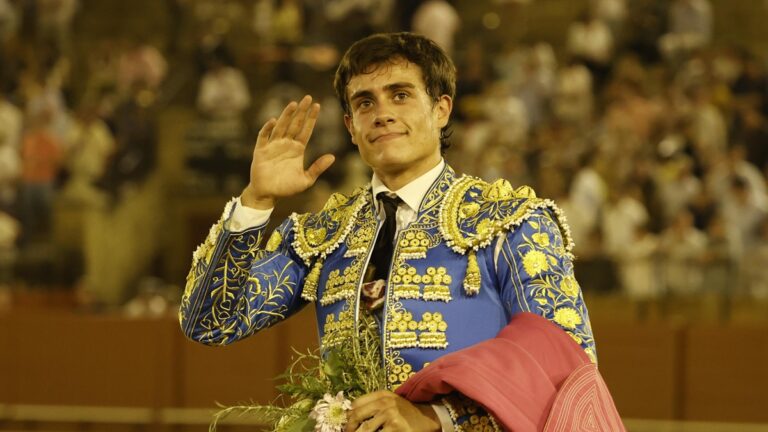 Julio Aparicio corta una oreja en la tercera de promoción en La Maestranza