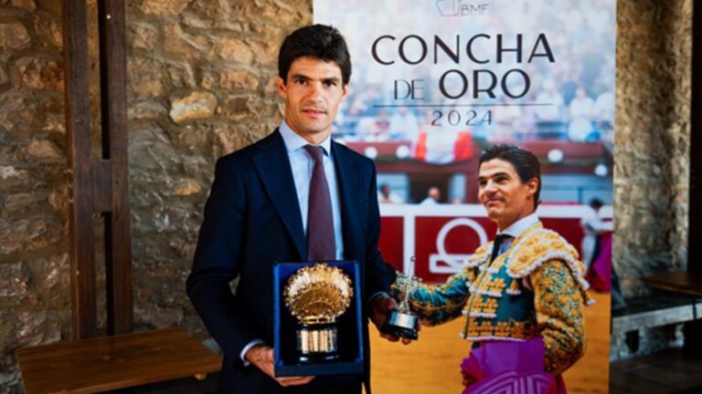 Pablo Aguado recibe la Concha de Oro en San Sebastián