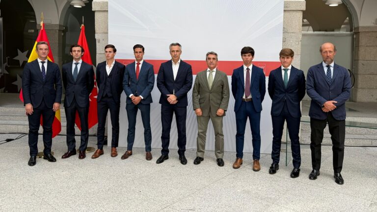 La Comunidad de Madrid recibe a los finalistas de la Copa Chenel y el Circuito de Novilladas de Madrid