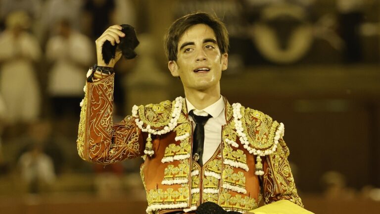 Javier Fernández, de la Escuela de Ciudad Real, corta una oreja en la primera novillada de promoción en La Maestranza